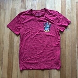 Wizarding World Harry Potter Gryffindor Red T-Shirt -- Men's Mediun